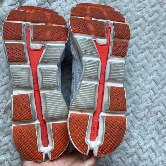 On and Cloud Shoes - Picture 5 of 8